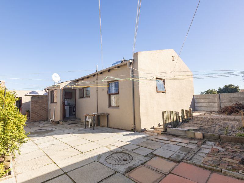 Charming 3 Bedroom Home For Sale - Photo 6