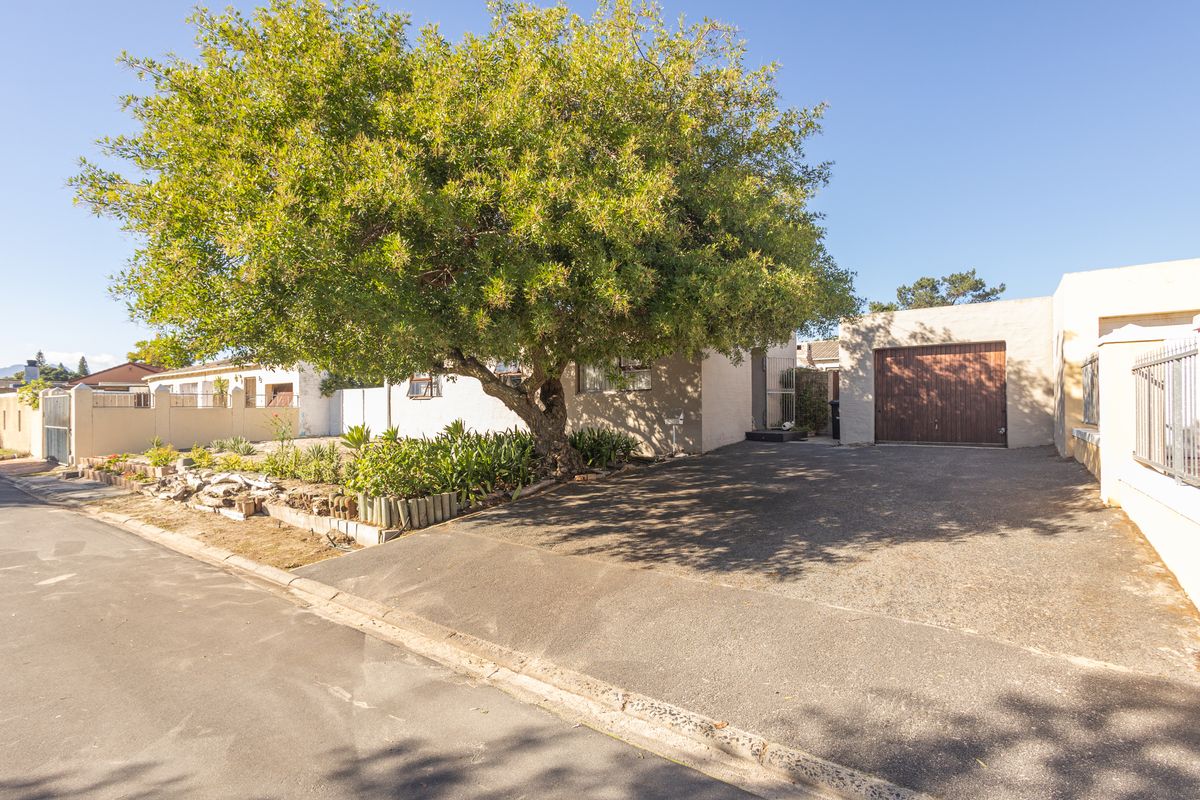 Charming 3 Bedroom Home For Sale - Photo 4