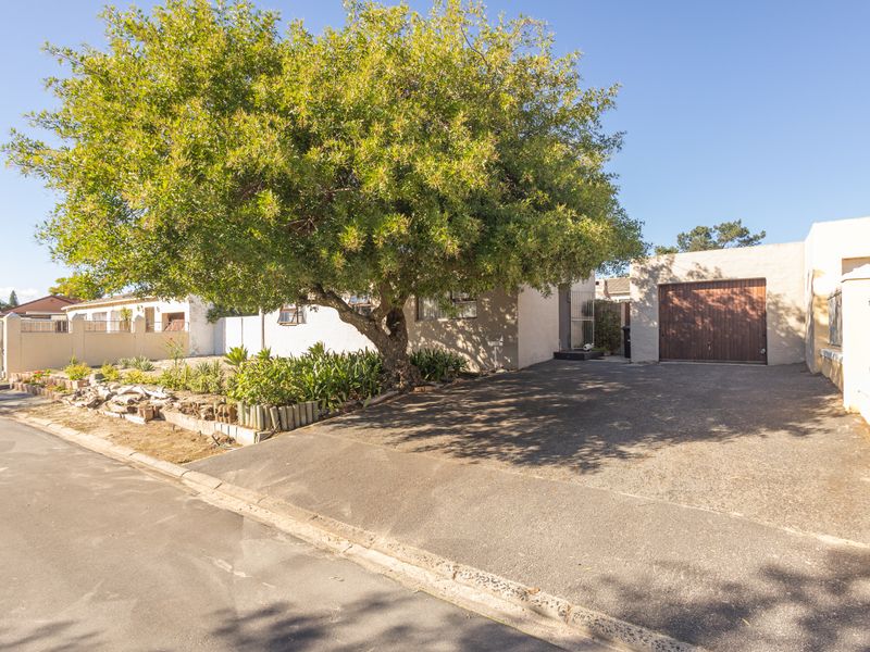Charming 3 Bedroom Home For Sale - Photo 4