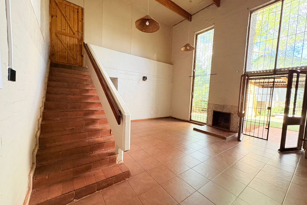 Charming Loft Unit with Private Garden Space - Photo 2