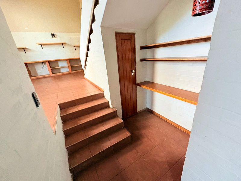 Charming Loft Unit with Private Garden Space - Photo 3