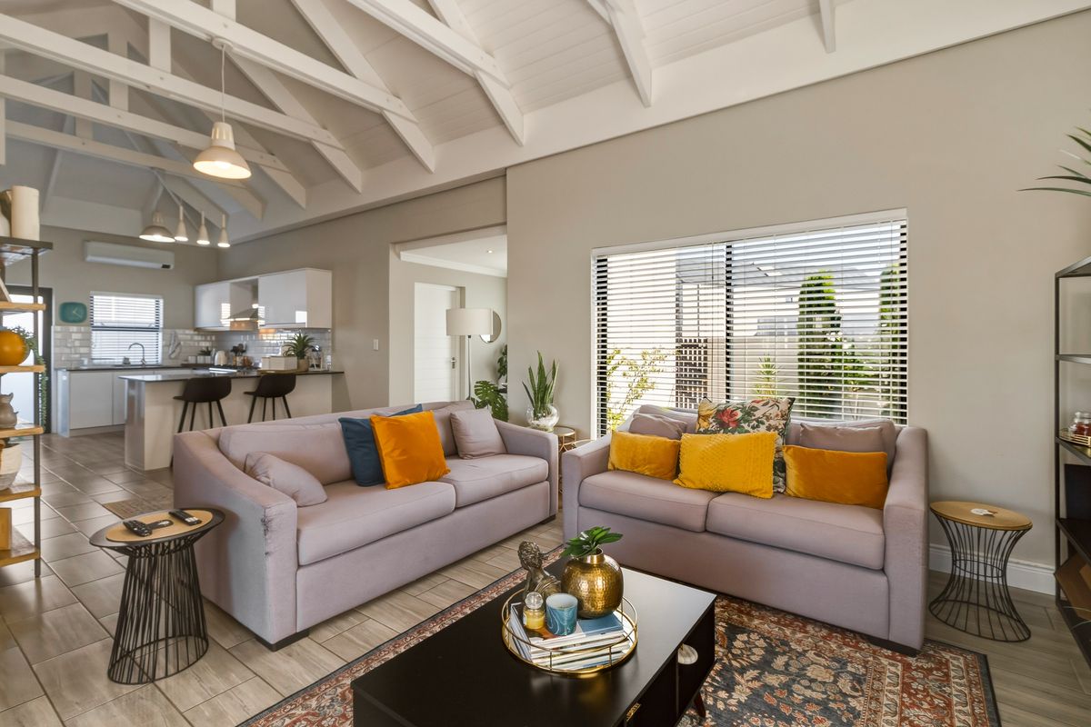 Modern Famiy Home, ready to move into - Photo 5