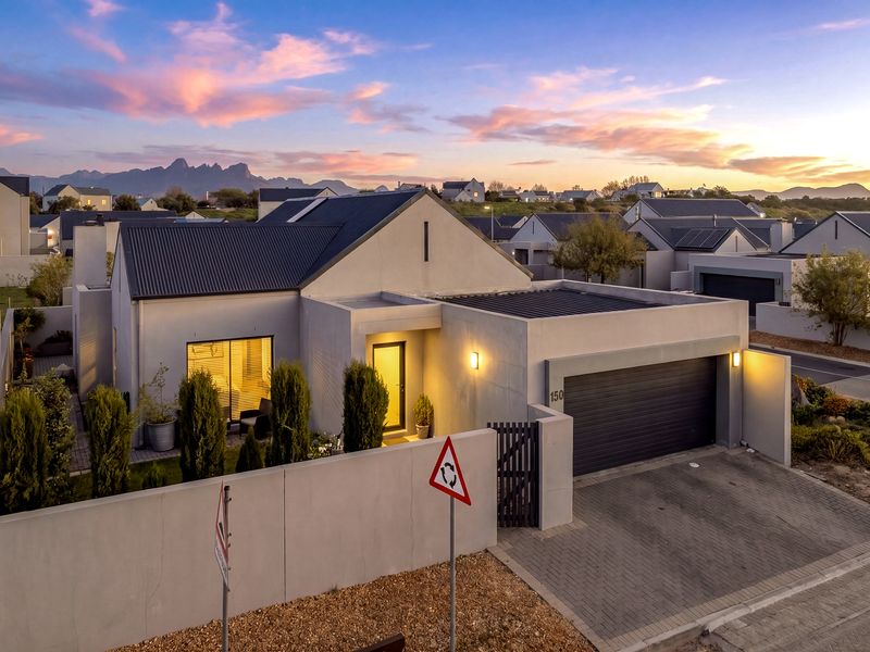 Modern Famiy Home, ready to move into - Photo 1