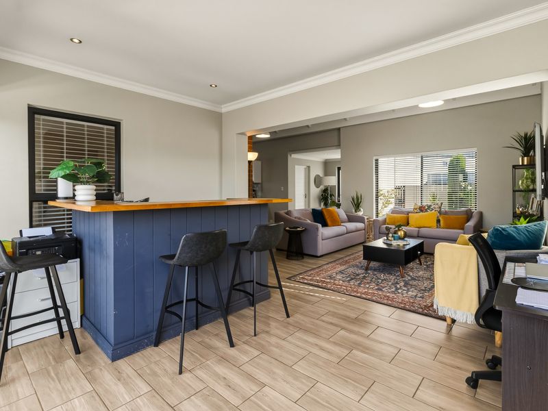 Modern Famiy Home, ready to move into - Photo 5