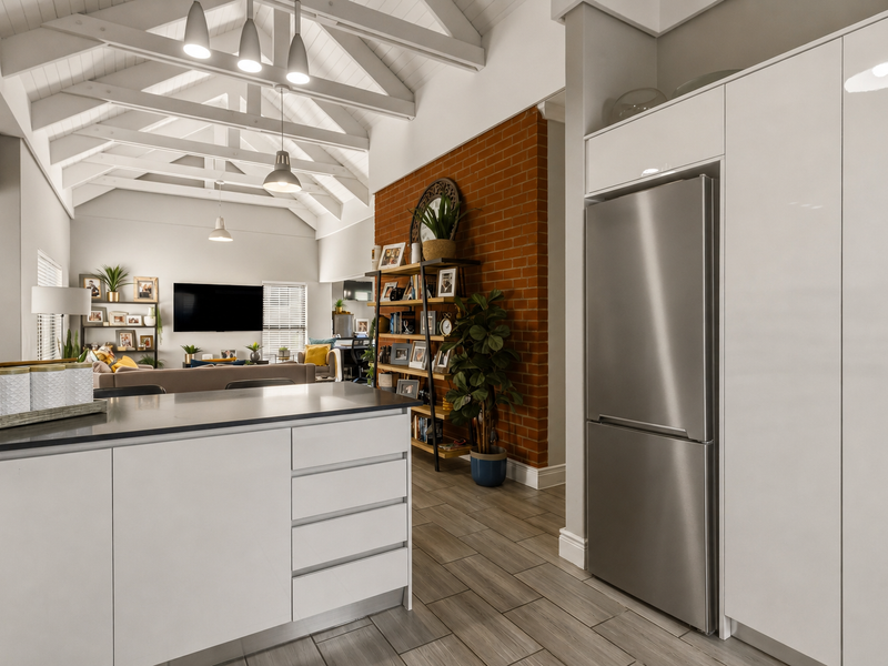 Modern Famiy Home, ready to move into - Photo 7