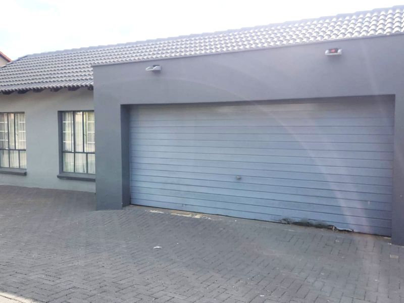 Full Title Simplex in Secure Estate - Photo 1