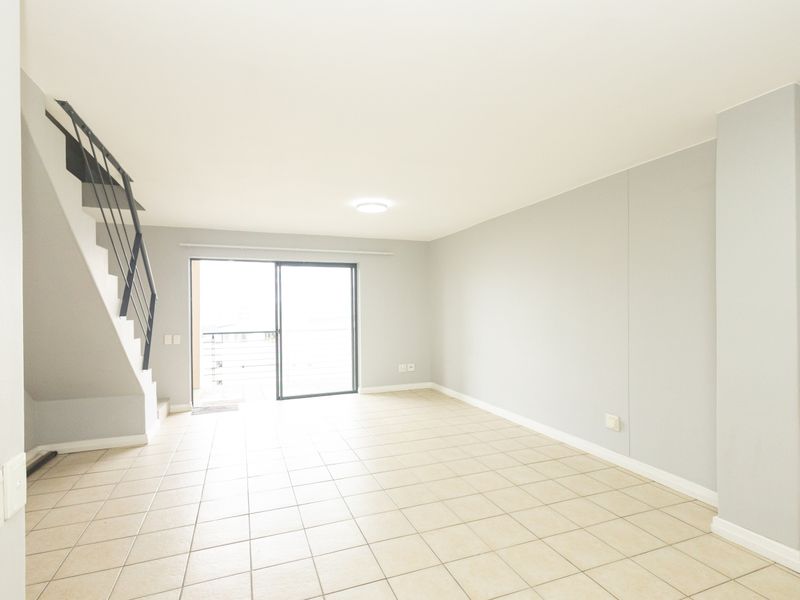 TWO-BEDROOM, TWO BATHROOM PENTHOUSE IN RIVERSIDE LOFTS - Photo 2