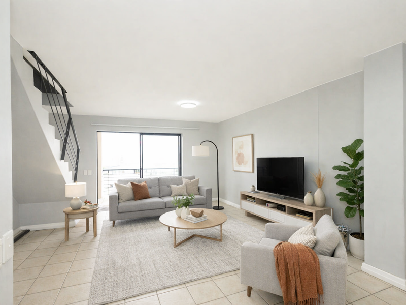 TWO-BEDROOM, TWO BATHROOM PENTHOUSE IN RIVERSIDE LOFTS - Photo 4