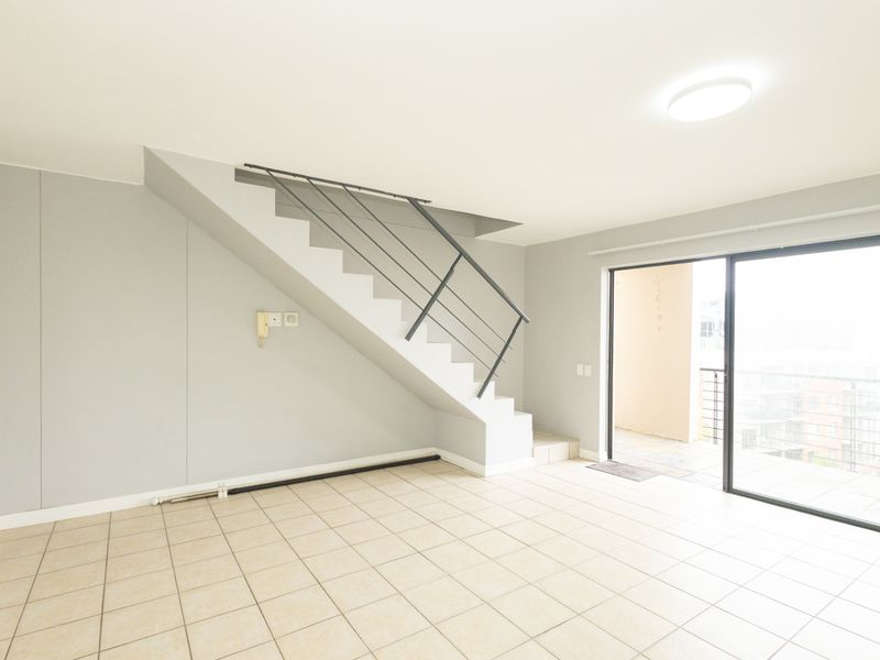 TWO-BEDROOM, TWO BATHROOM PENTHOUSE IN RIVERSIDE LOFTS - Photo 6