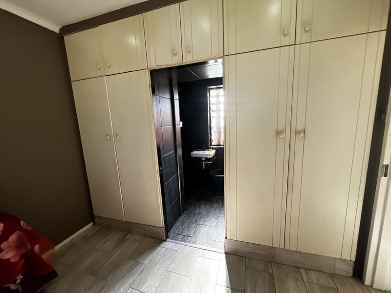3 Bed Two bath Beautiful Modern Townhouse - Photo 10