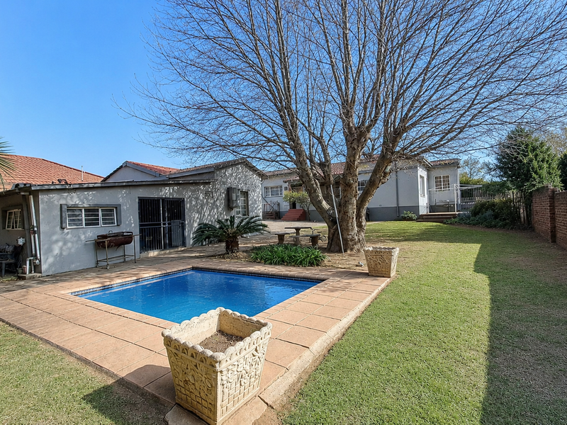 Classic Heidelberg Charm with Heated Pool & Flatlet - Photo 1