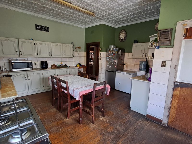 Classic Heidelberg Charm with Heated Pool & Flatlet - Photo 7