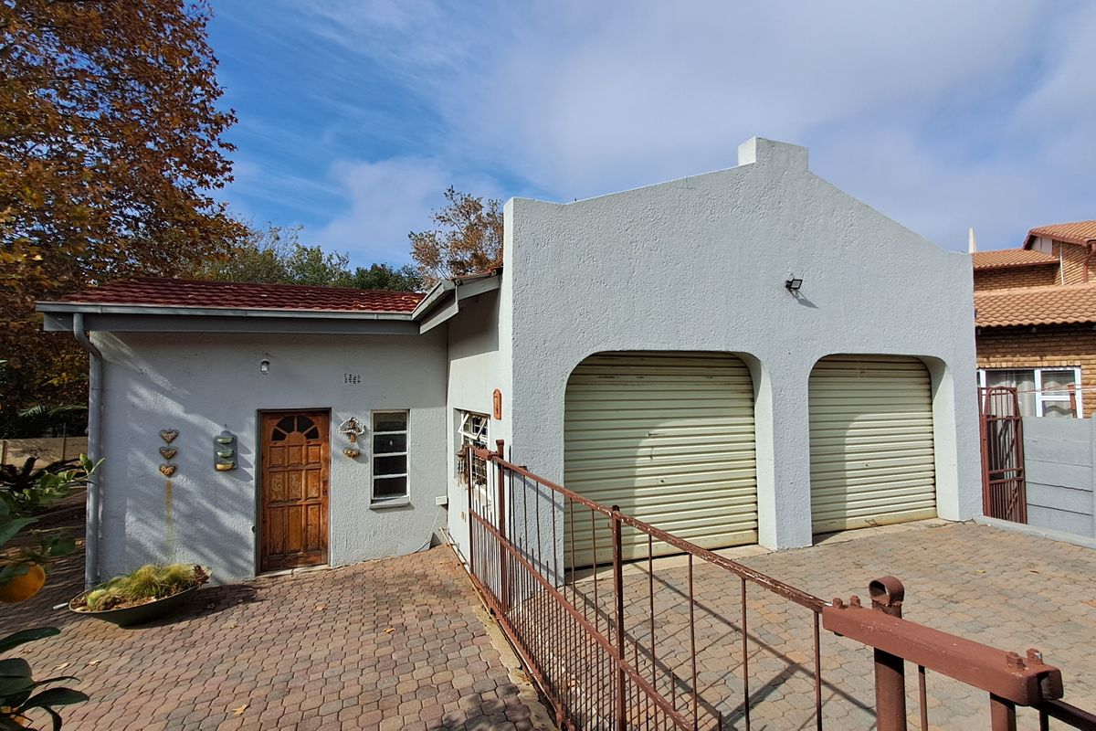 Classic Heidelberg Charm with Heated Pool & Flatlet - Photo 2