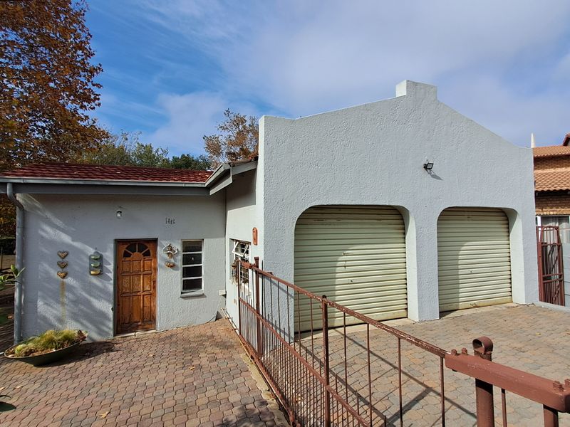 Classic Heidelberg Charm with Heated Pool & Flatlet - Photo 2