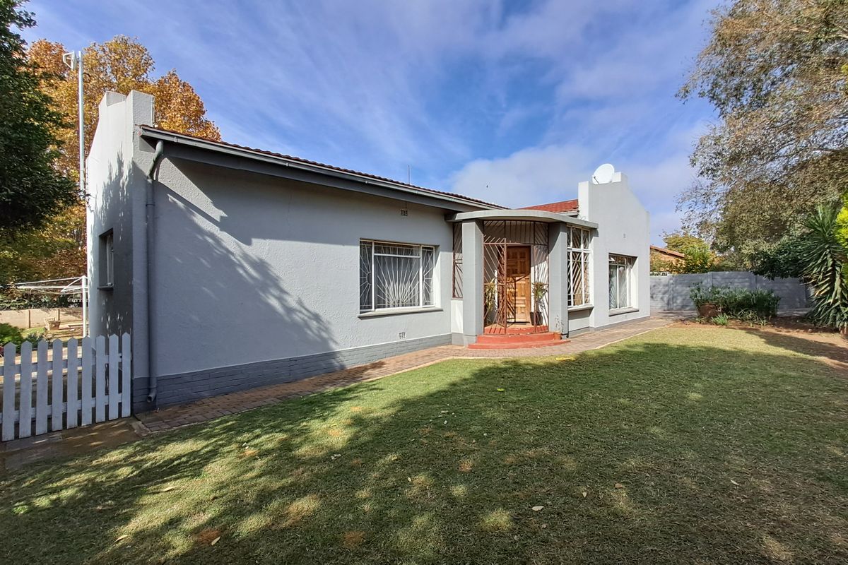 Classic Heidelberg Charm with Heated Pool & Flatlet - Photo 3