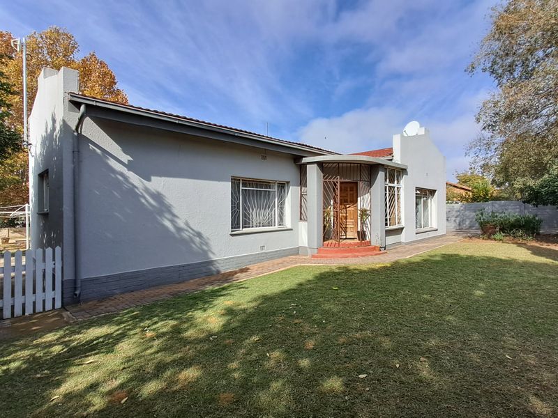 Classic Heidelberg Charm with Heated Pool & Flatlet - Photo 3