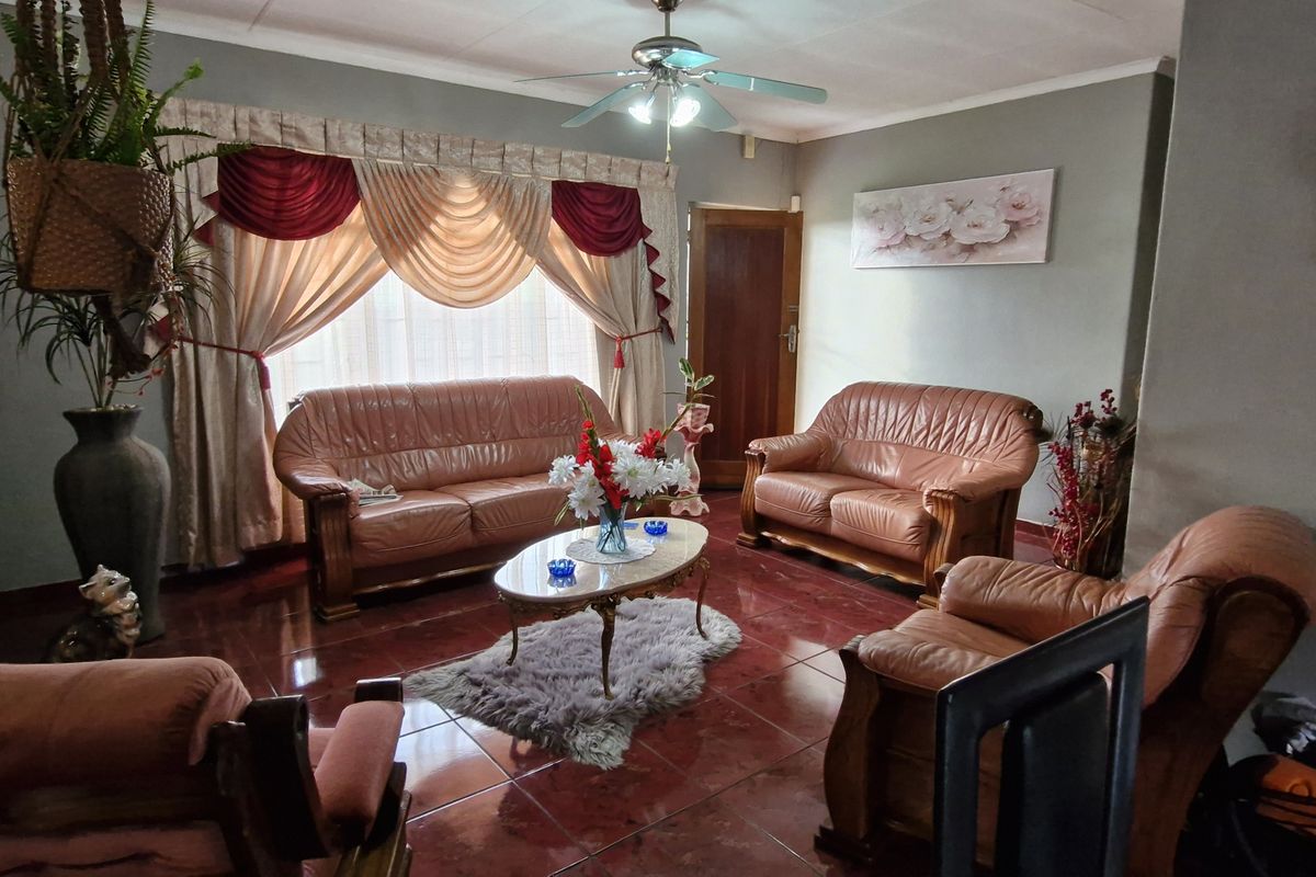 Hidden Gem in Geluksdal. Space, Comfort & Serious Potential - Photo 5