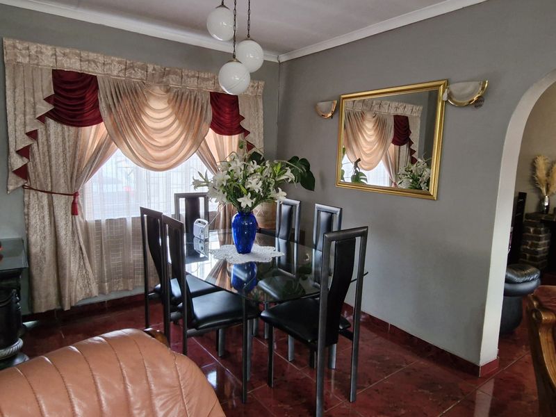 Hidden Gem in Geluksdal. Space, Comfort & Serious Potential - Photo 4