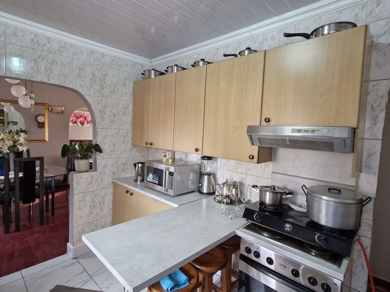 Hidden Gem in Geluksdal. Space, Comfort & Serious Potential - Photo 8