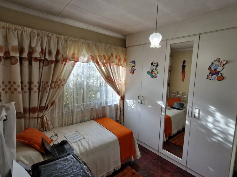 Hidden Gem in Geluksdal. Space, Comfort & Serious Potential - Photo 9