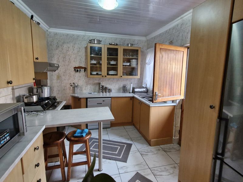 Hidden Gem in Geluksdal. Space, Comfort & Serious Potential - Photo 6