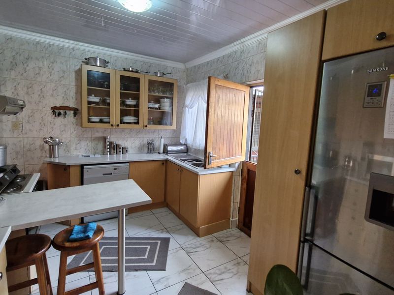 Hidden Gem in Geluksdal. Space, Comfort & Serious Potential - Photo 7