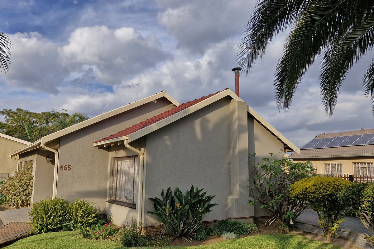 Hidden Gem in Geluksdal. Space, Comfort & Serious Potential - Photo 2