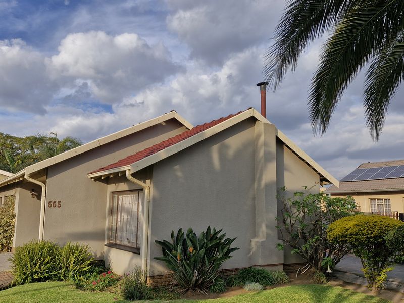 Hidden Gem in Geluksdal. Space, Comfort & Serious Potential - Photo 2