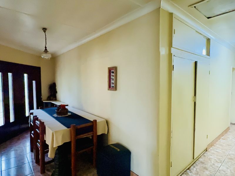 Spacious Family Home on a Double Stand in Selcourt, Springs - Photo 9