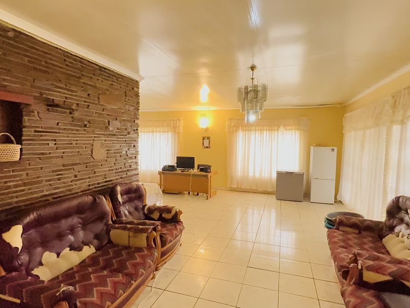 Spacious Family Home on a Double Stand in Selcourt, Springs - Photo 7