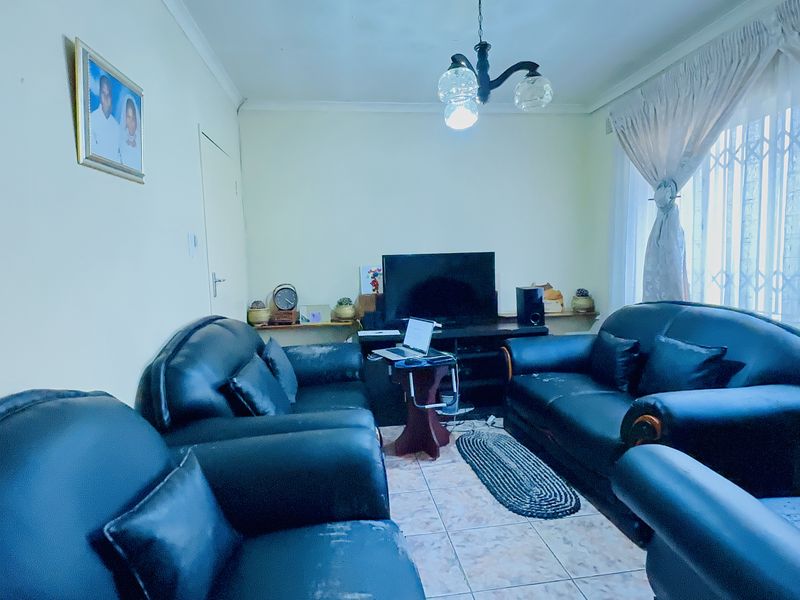 Spacious Family Home on a Double Stand in Selcourt, Springs - Photo 6