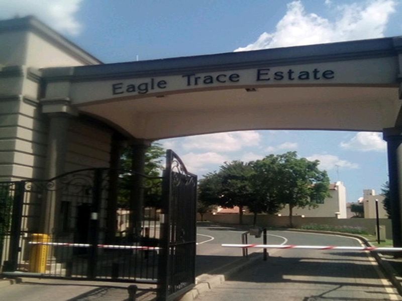 Elegant 3-Bedroom Family Home for Sale in Eagle Trace Estate, Fourways - Photo 6