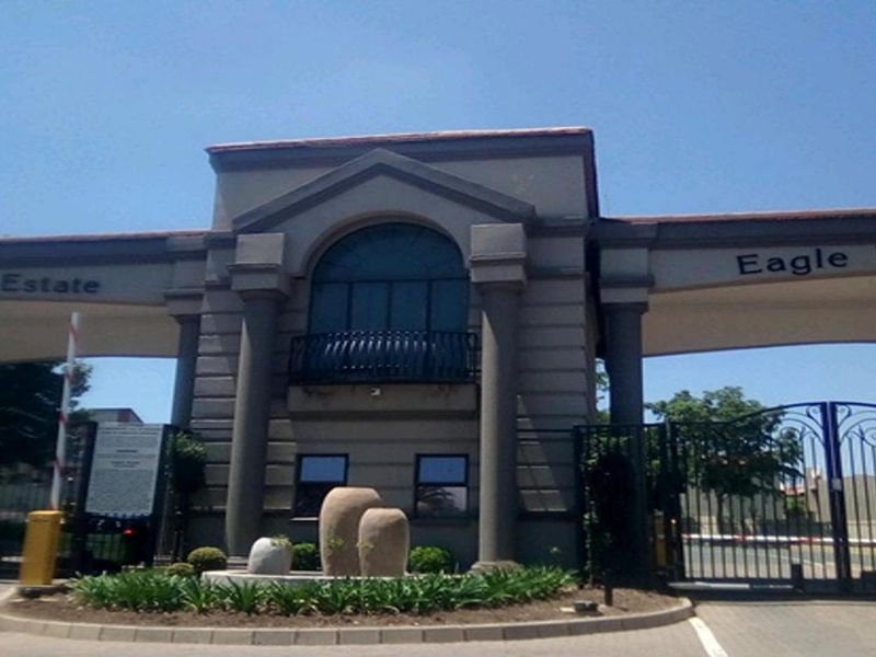 Elegant 3-Bedroom Family Home for Sale in Eagle Trace Estate, Fourways - Photo 5