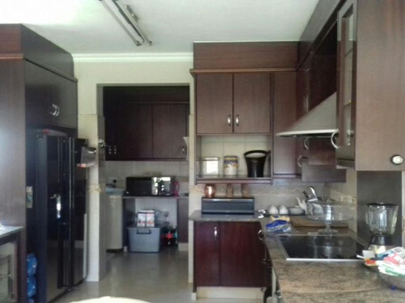 Elegant 3-Bedroom Family Home for Sale in Eagle Trace Estate, Fourways - Photo 2