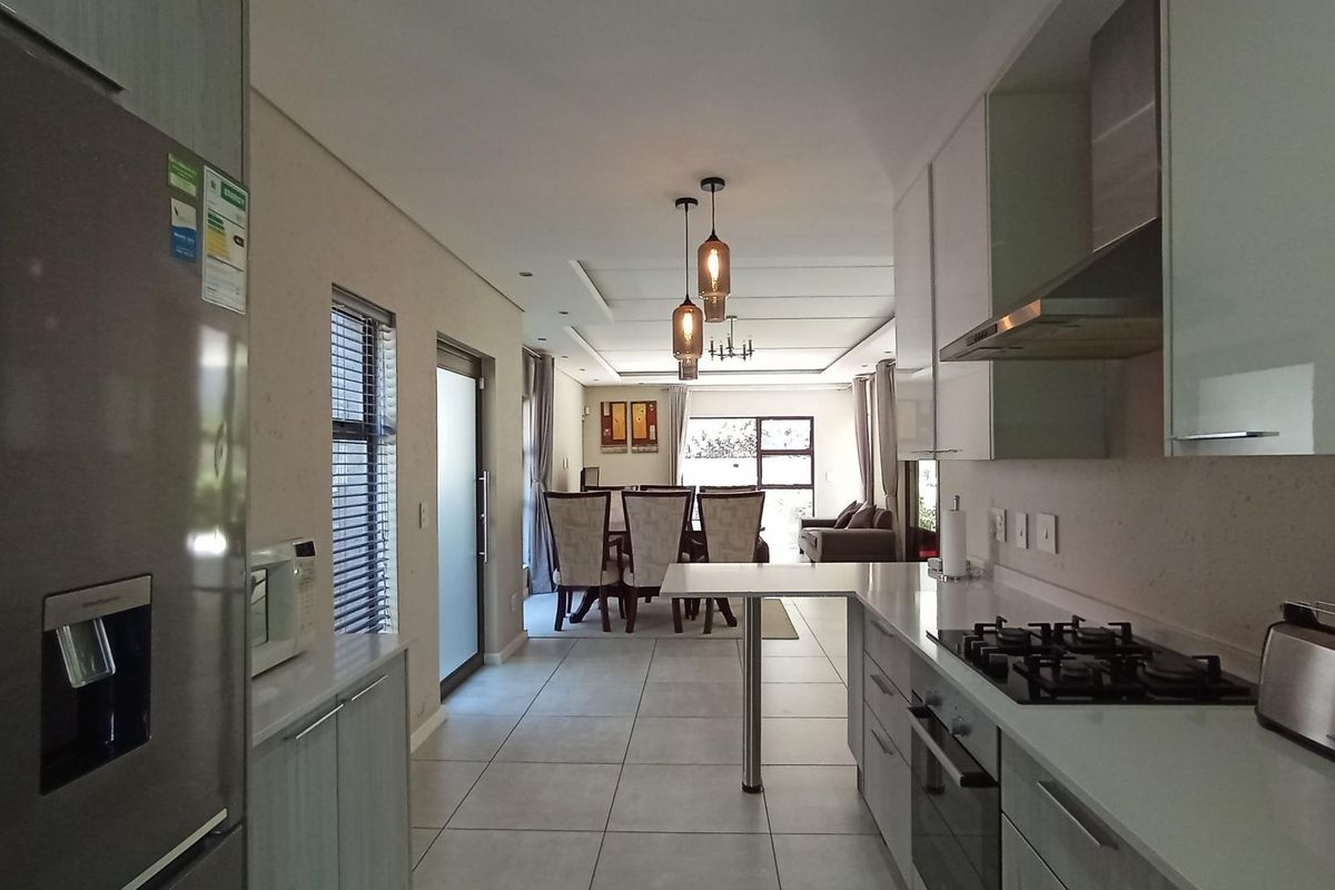 Stylish Double-Storey 3-Bedroom Home for Sale in Witkoppen, Fourways - Photo 4