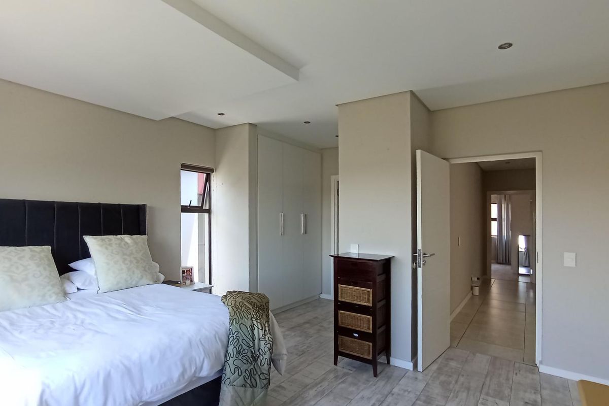 Stylish Double-Storey 3-Bedroom Home for Sale in Witkoppen, Fourways - Photo 3
