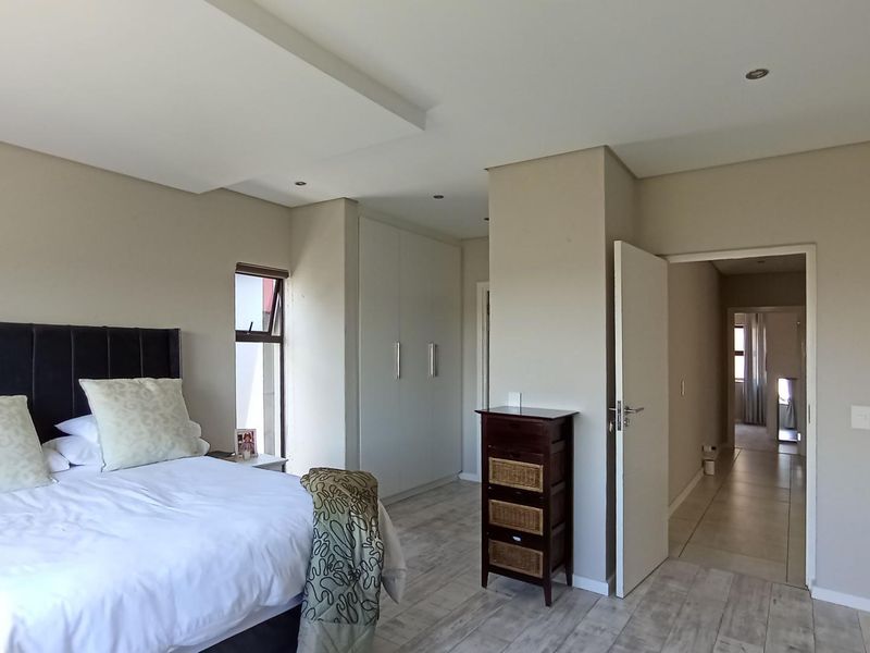 Stylish Double-Storey 3-Bedroom Home for Sale in Witkoppen, Fourways - Photo 3