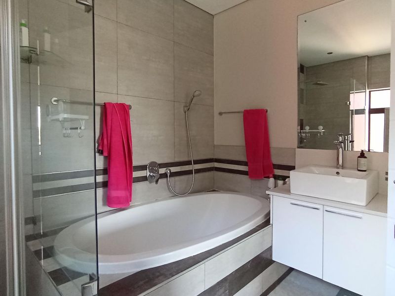Stylish Double-Storey 3-Bedroom Home for Sale in Witkoppen, Fourways - Photo 9