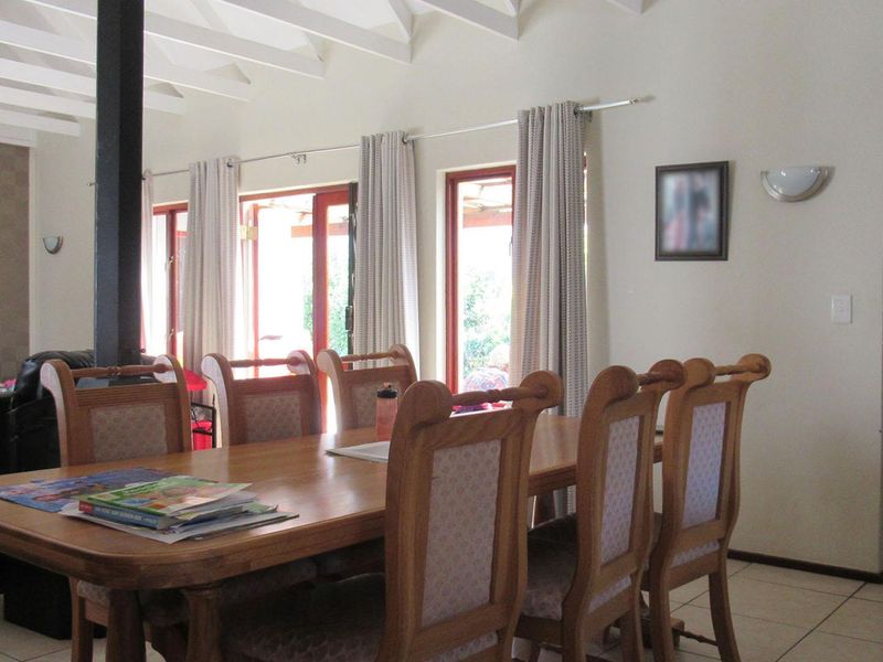 Elegant Free-Standing 3-Bedroom Family Home with Pool for Sale in Witkoppen, Fourways - Photo 2