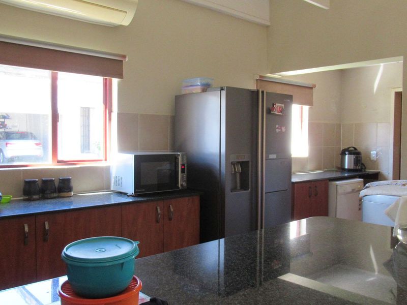 Elegant Free-Standing 3-Bedroom Family Home with Pool for Sale in Witkoppen, Fourways - Photo 5
