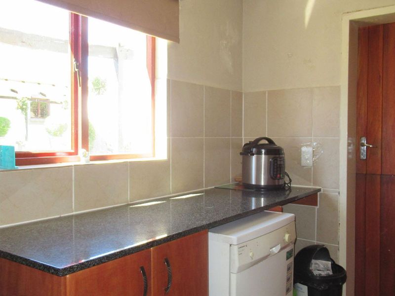 Elegant Free-Standing 3-Bedroom Family Home with Pool for Sale in Witkoppen, Fourways - Photo 6