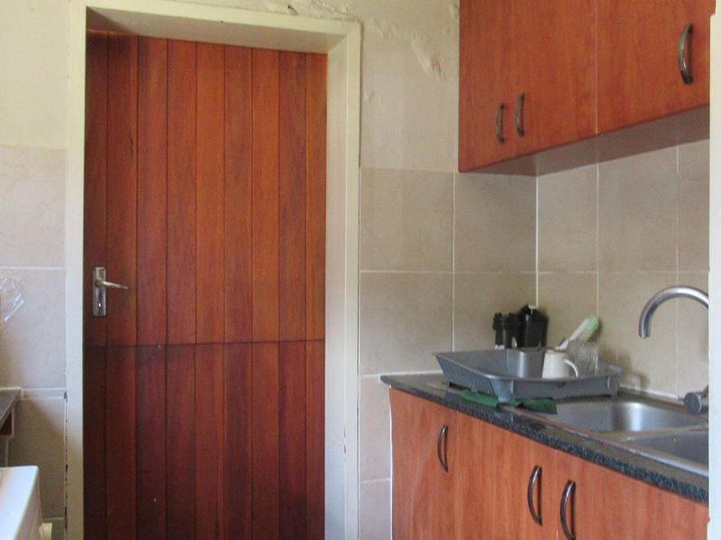 Elegant Free-Standing 3-Bedroom Family Home with Pool for Sale in Witkoppen, Fourways - Photo 7