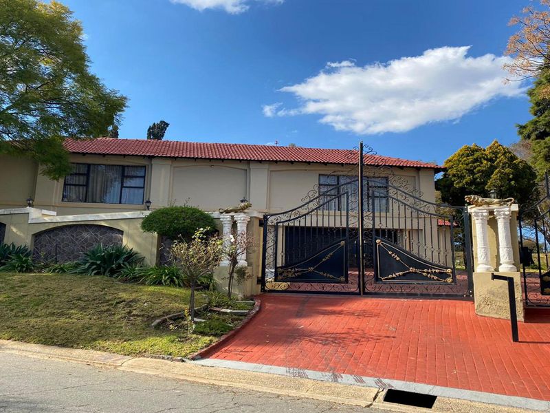 Exceptional Double-Storey 4-Bedroom Family Home for Sale in Gallo Manor, Sandton (Pre-Hammer Bank As - Photo 5
