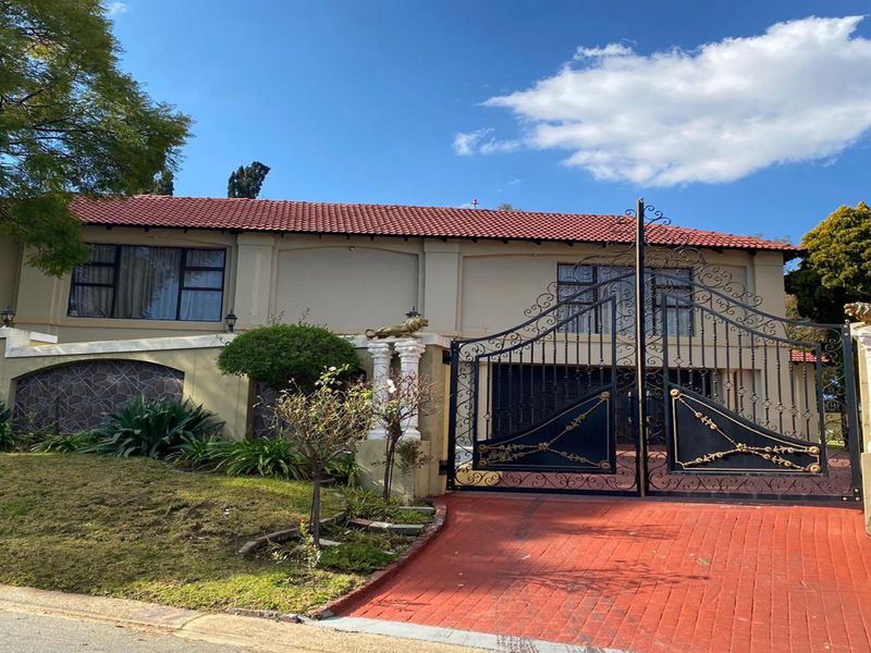 Exceptional Double-Storey 4-Bedroom Family Home for Sale in Gallo Manor, Sandton (Pre-Hammer Bank As - Photo 10