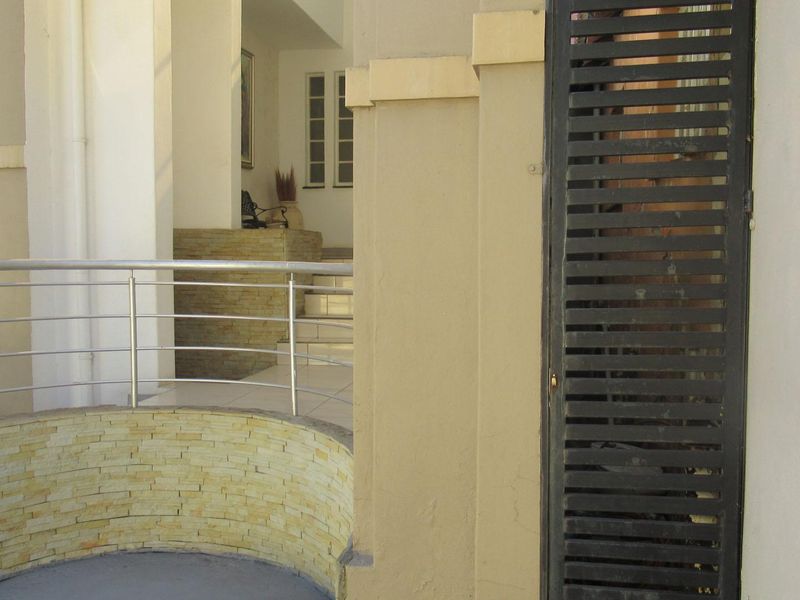 Exceptional Double-Storey 4-Bedroom Family Home for Sale in Gallo Manor, Sandton (Pre-Hammer Bank As - Photo 9