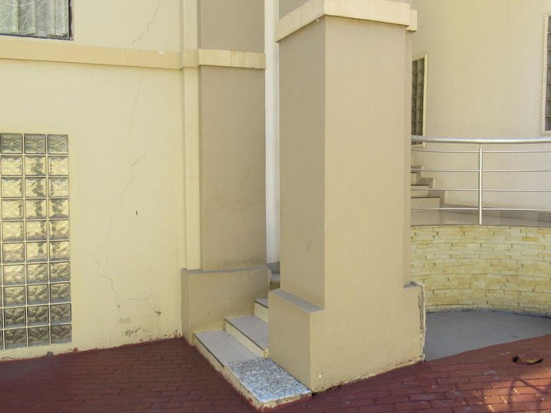 Exceptional Double-Storey 4-Bedroom Family Home for Sale in Gallo Manor, Sandton (Pre-Hammer Bank As - Photo 8
