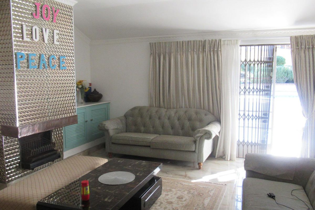 Exceptional Double-Storey 4-Bedroom Family Home for Sale in Gallo Manor, Sandton (Pre-Hammer Bank As - Photo 2