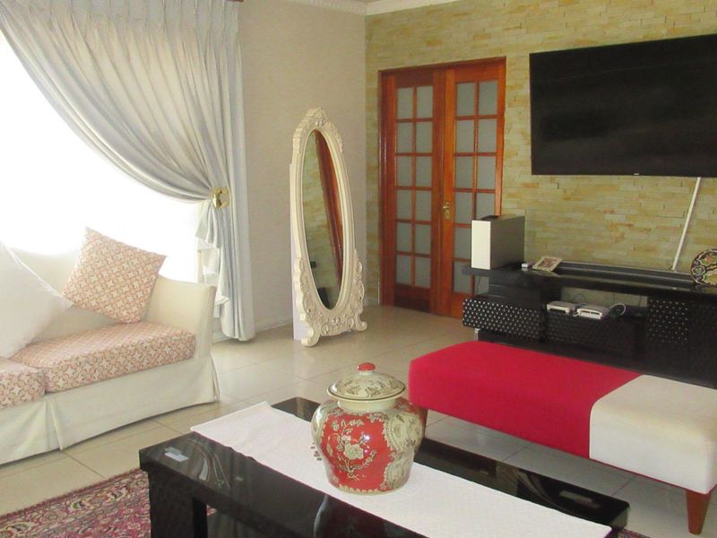 Exceptional Double-Storey 4-Bedroom Family Home for Sale in Gallo Manor, Sandton (Pre-Hammer Bank As - Photo 4