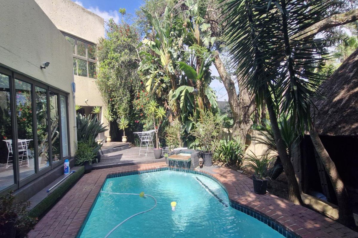Grand Double-Storey 6-Bedroom Family Residence for Sale in Gallo Manor, Sandton - Photo 5