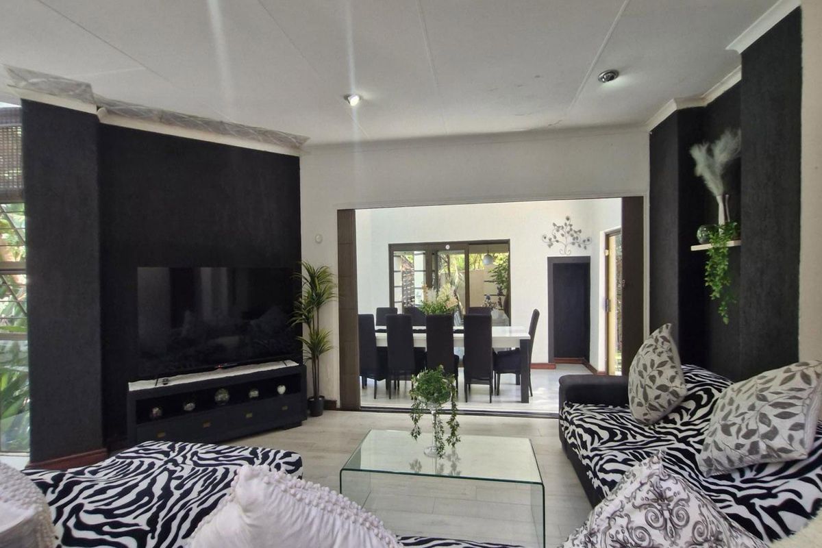 Grand Double-Storey 6-Bedroom Family Residence for Sale in Gallo Manor, Sandton - Photo 3